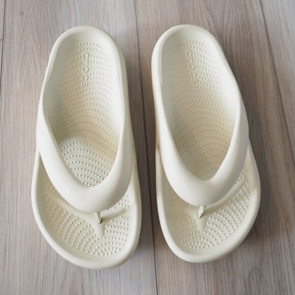 Crocs Mellow Recovery Flip Flops Cream Stucco Size Unisex W 10 M 8 - Picture 3 of 11